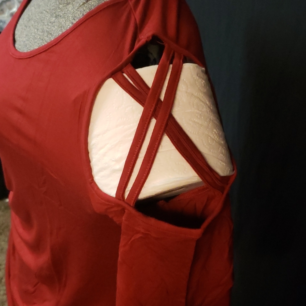 Cutout shoulder blouse - Picture 2 of 2
